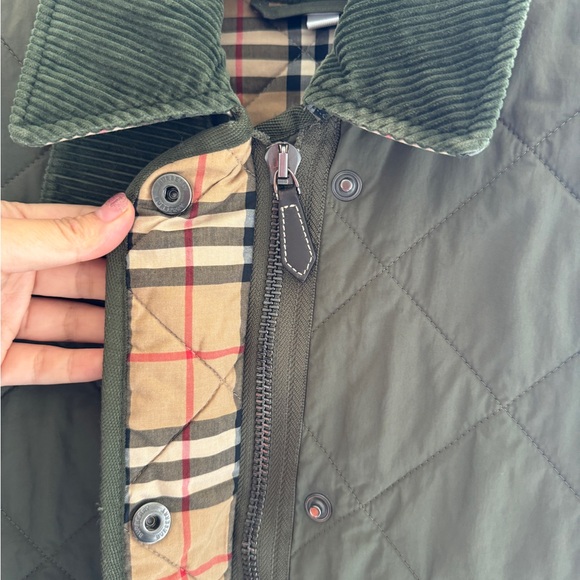 Authentic Quilted Burberry Jacket - Picture 9 of 16